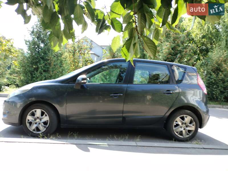 Renault Scenic 2011