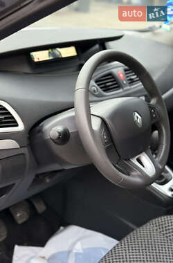 Минивэн Renault Scenic 2012 в 
