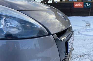 Минивэн Renault Scenic 2013 в 