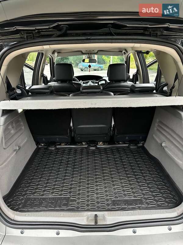 Минивэн Renault Scenic 2006 в Вараше