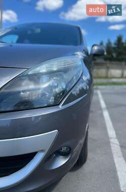 Минивэн Renault Scenic 2011 в 