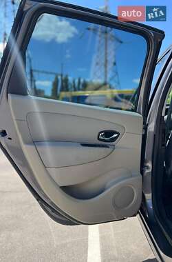 Минивэн Renault Scenic 2011 в 