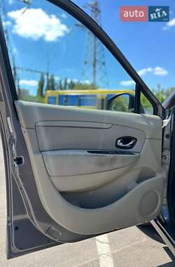 Минивэн Renault Scenic 2011 в 