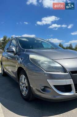 Минивэн Renault Scenic 2011 в 