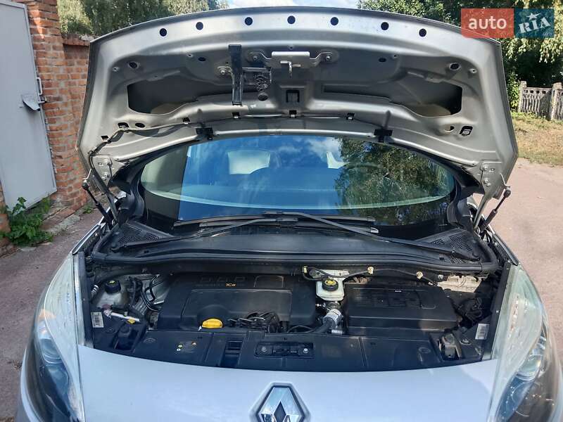 Минивэн Renault Scenic 2011 в Ромнах
