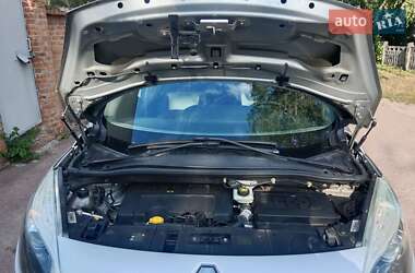 Минивэн Renault Scenic 2011 в 