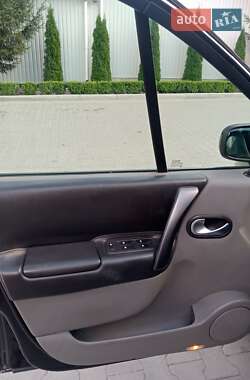 Минивэн Renault Scenic 2005 в 