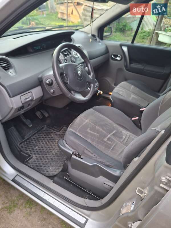 Минивэн Renault Scenic 2005 в Скнилове