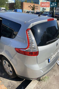 Минивэн Renault Scenic 2009 в 