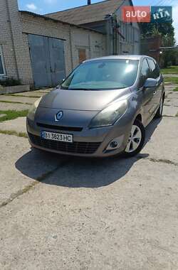 Минивэн Renault Scenic 2011 в 