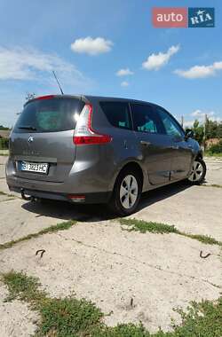 Минивэн Renault Scenic 2011 в 