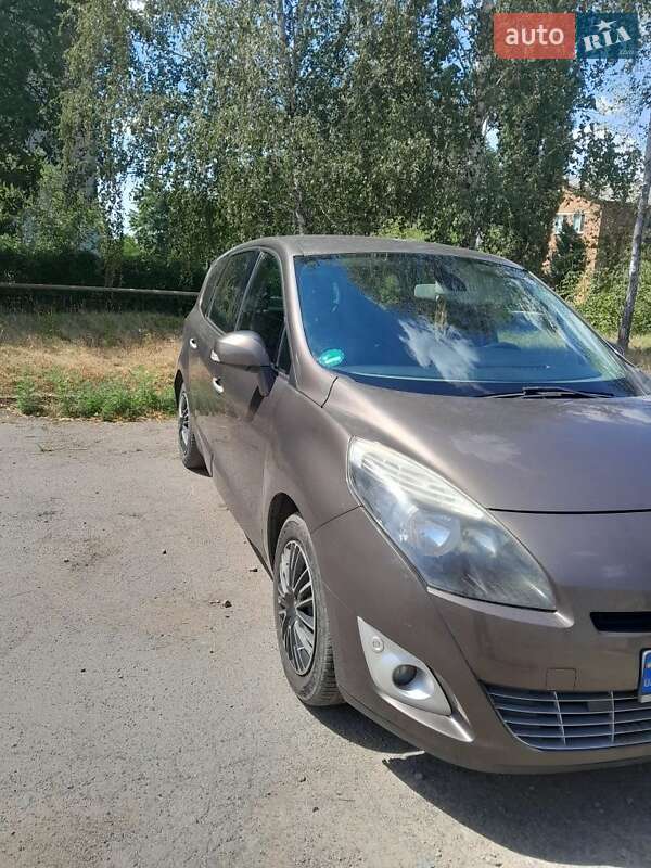 Минивэн Renault Scenic 2010 в Первомайске