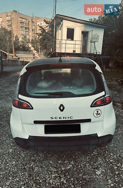 Минивэн Renault Scenic 2013 в 