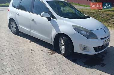 Минивэн Renault Scenic 2009 в 
