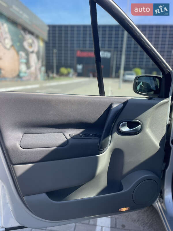 Минивэн Renault Scenic 2006 в Луцке