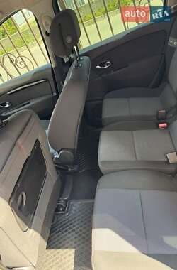 Минивэн Renault Scenic 2012 в 