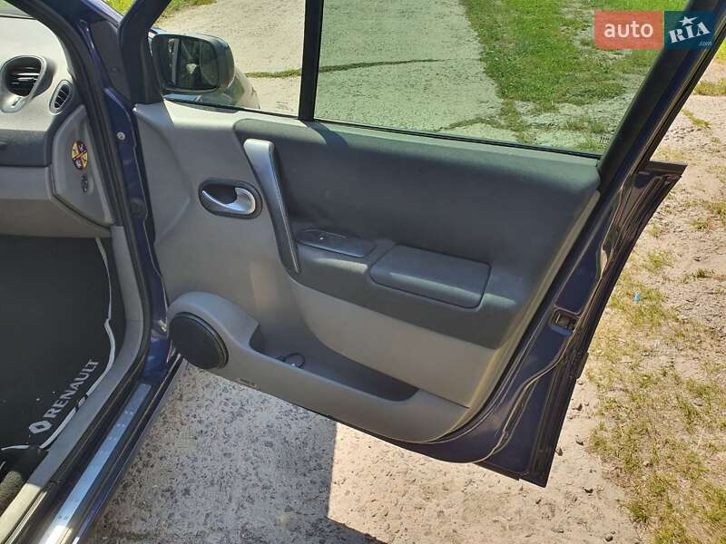 Минивэн Renault Scenic 2003 в Буче