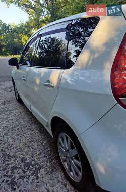 Минивэн Renault Scenic 2011 в 
