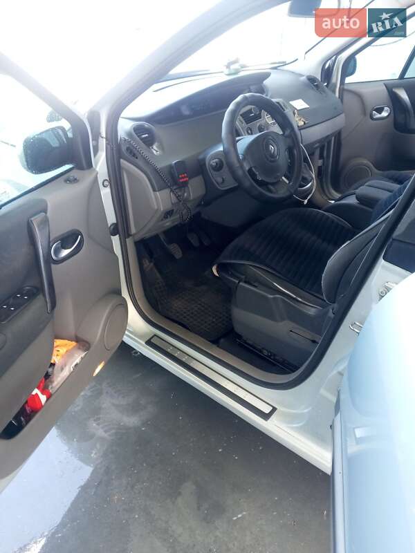 Минивэн Renault Scenic 2004 в Владимире