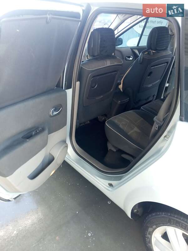 Минивэн Renault Scenic 2004 в Владимире