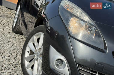 Минивэн Renault Scenic 2011 в 
