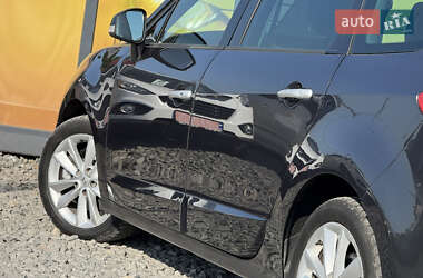 Минивэн Renault Scenic 2011 в 