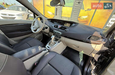 Минивэн Renault Scenic 2011 в 