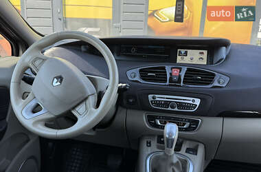 Минивэн Renault Scenic 2011 в 
