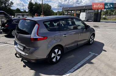 Минивэн Renault Scenic 2010 в 