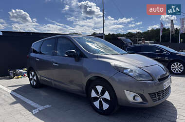 Минивэн Renault Scenic 2010 в 