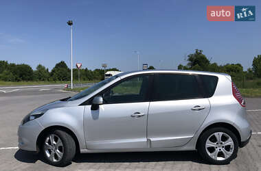 Минивэн Renault Scenic 2011 в 