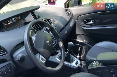 Минивэн Renault Scenic 2011 в 