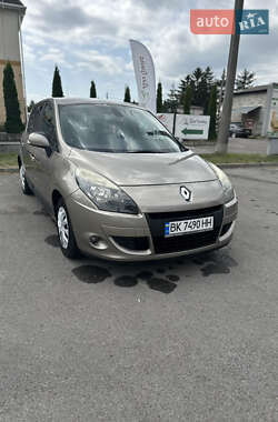 Минивэн Renault Scenic 2009 в 