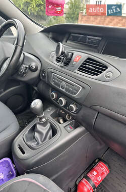 Минивэн Renault Scenic 2009 в 