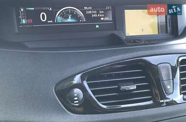 Минивэн Renault Scenic 2012 в 