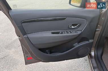 Минивэн Renault Scenic 2012 в 