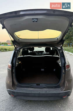 Минивэн Renault Scenic 2012 в 