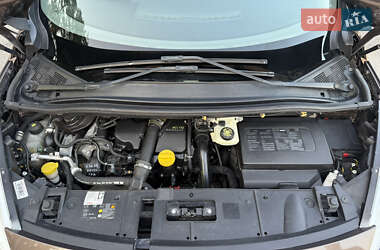 Минивэн Renault Scenic 2012 в 