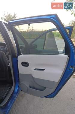Минивэн Renault Scenic 2004 в 