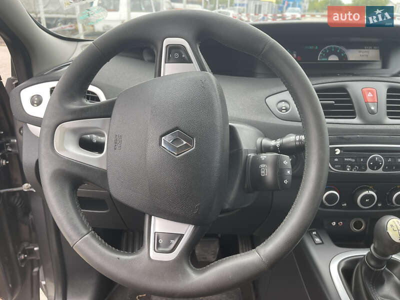 Мінівен Renault Scenic 2011 в Нововолинську