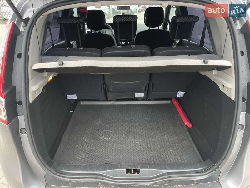 Мінівен Renault Scenic 2011 в Нововолинську