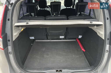 Минивэн Renault Scenic 2011 в 