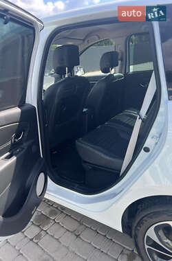 Минивэн Renault Scenic 2015 в 