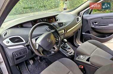 Минивэн Renault Scenic 2015 в 