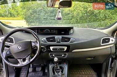 Минивэн Renault Scenic 2015 в 