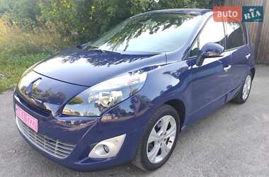 Минивэн Renault Scenic 2010 в 