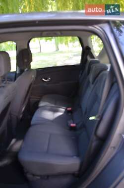 Минивэн Renault Scenic 2010 в 