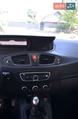 Минивэн Renault Scenic 2010 в 