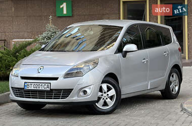 Минивэн Renault Scenic 2011 в 