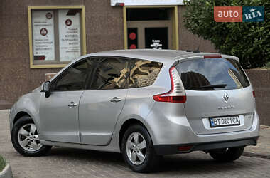 Минивэн Renault Scenic 2011 в 